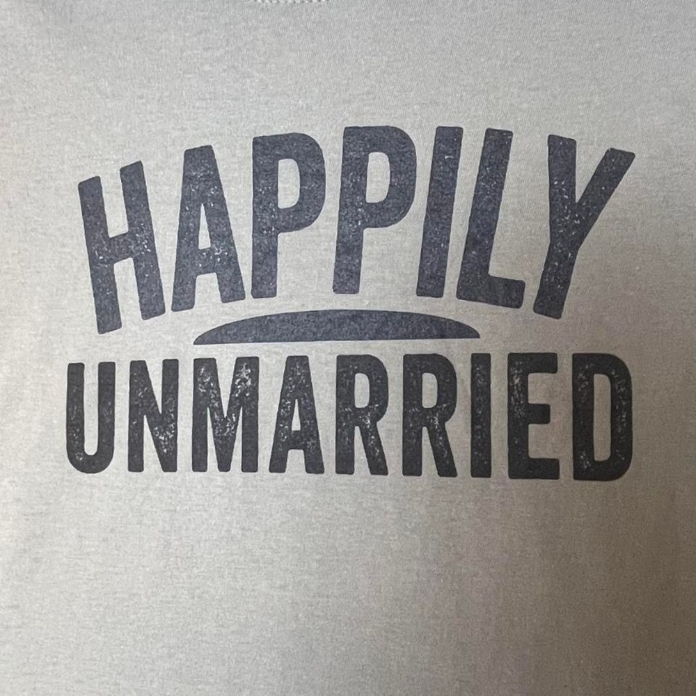 Grey & black "Happily Unmarried" Fan Favorite tee womens